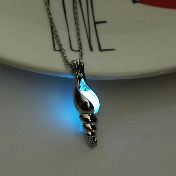 Glowing Blue Seashell-Shaped Pendant Necklaces- Glow In The Dark Locket for Women