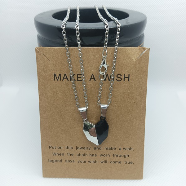2Pcs/Set Black and Silver Couple Magnetic Heart Attach Pendant Necklaces Gift