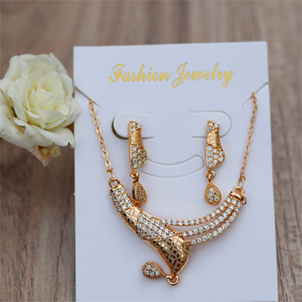 Beautiful Women Golden Locket Set- Crystal Stone Necklaces with Earrings Set