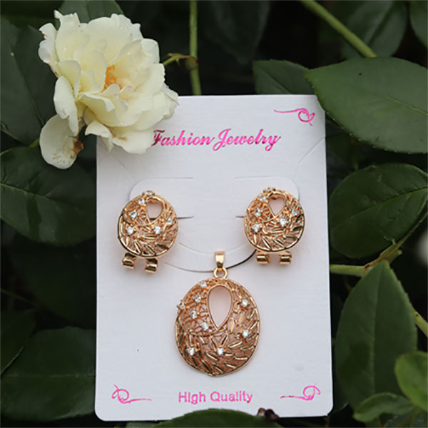 Fashionable Crystal Necklaces with Matching Earrings- Golden Locket Set for Girls and Women